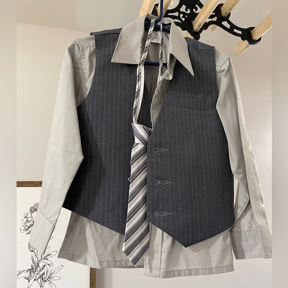 Children’s boys 3 piece suit gray pin stripe size 4T - Picture 2 of 8
